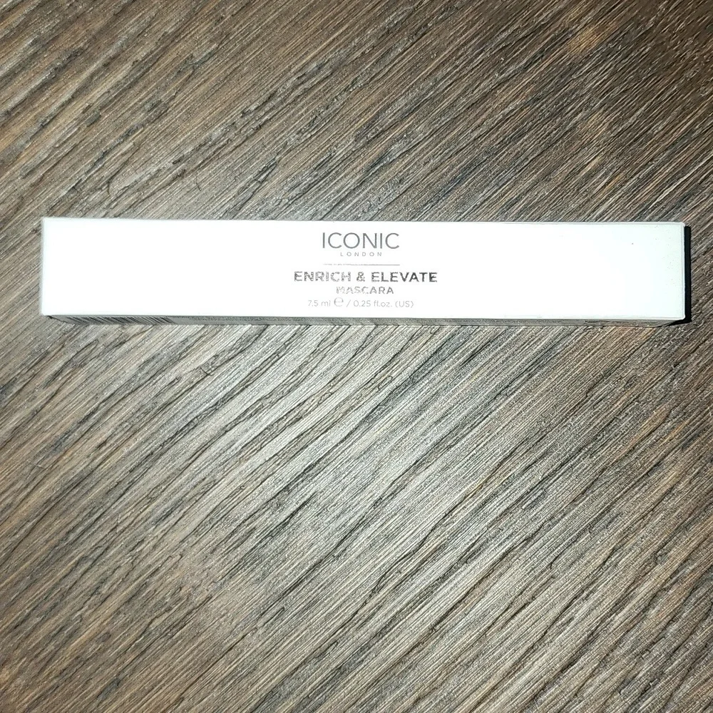 🆕️Iconic London Enrich & Elevate Mascara - Black